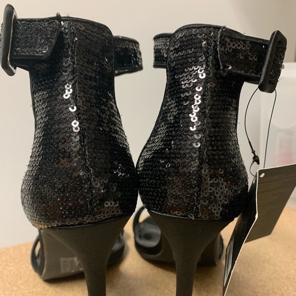 High Heels - Picture 3 of 8